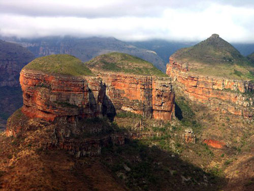 Gunung-Batu-Indah-Three-Rondavels-South-Africa